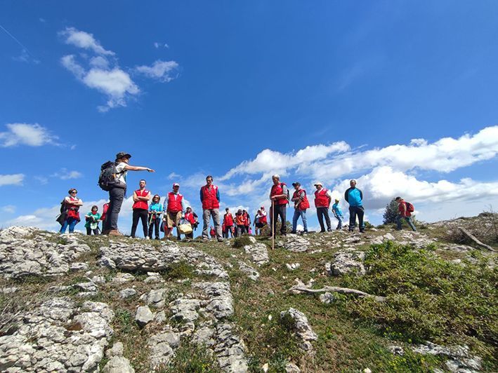 Recogida basuras en el valle de campoo por la cruz roja