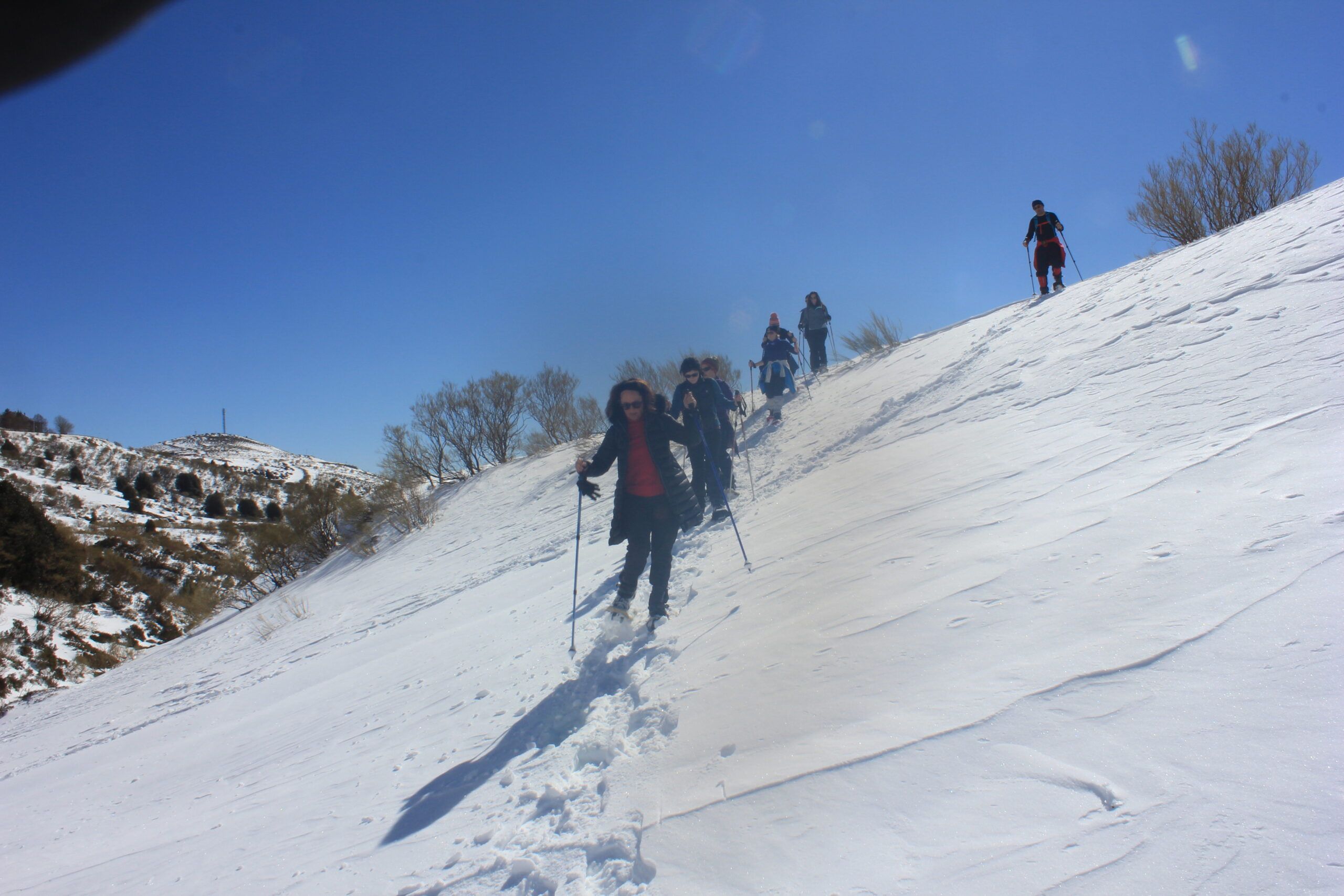 RUTAS CON RAQUETAS DE NIEVE Y SENDERISMO INVERNAL - Imagen 4