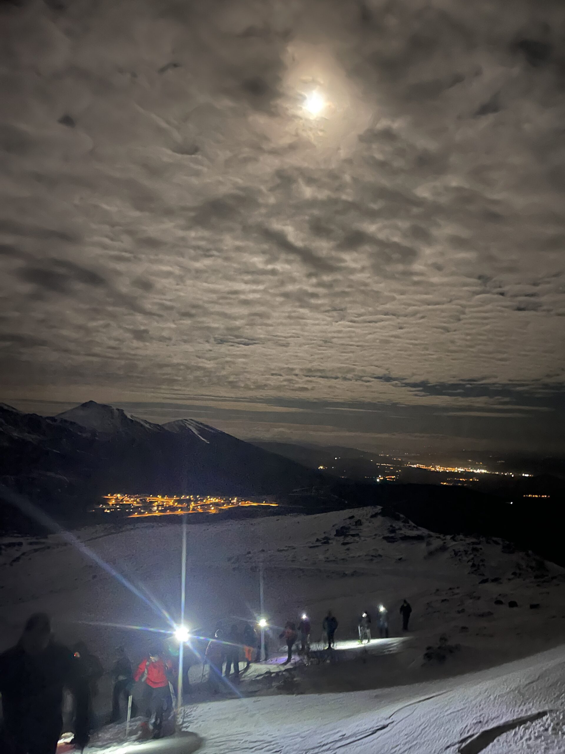Raquetada nocturna con luna llena en Cantabria Alto Campoo