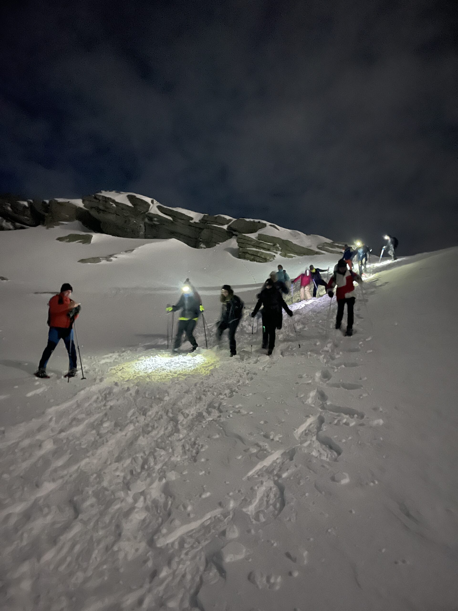 Raquetada nocturna con luna llena en Cantabria Alto Campoo