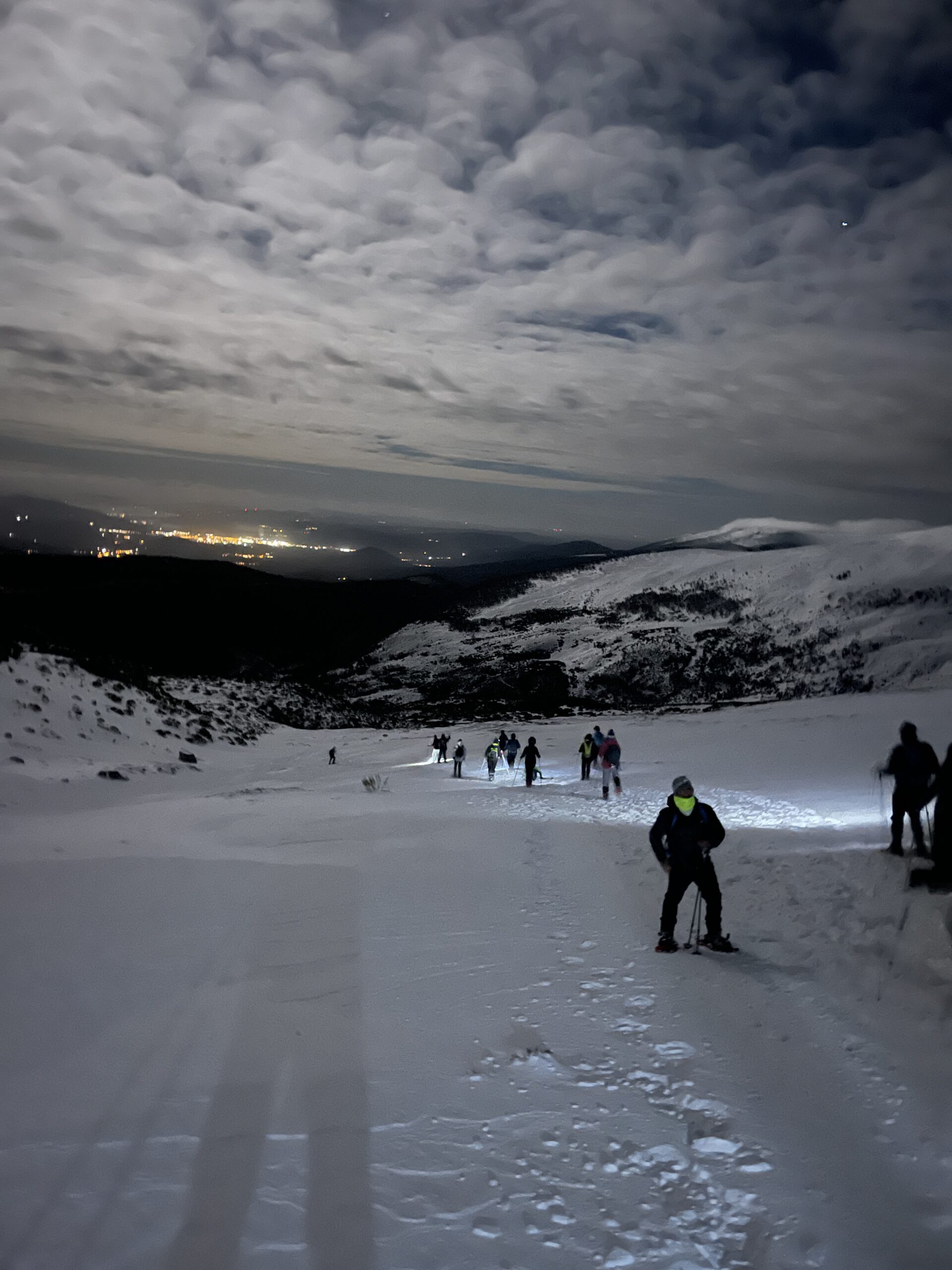 Raquetada nocturna con luna llena en Cantabria Alto Campoo