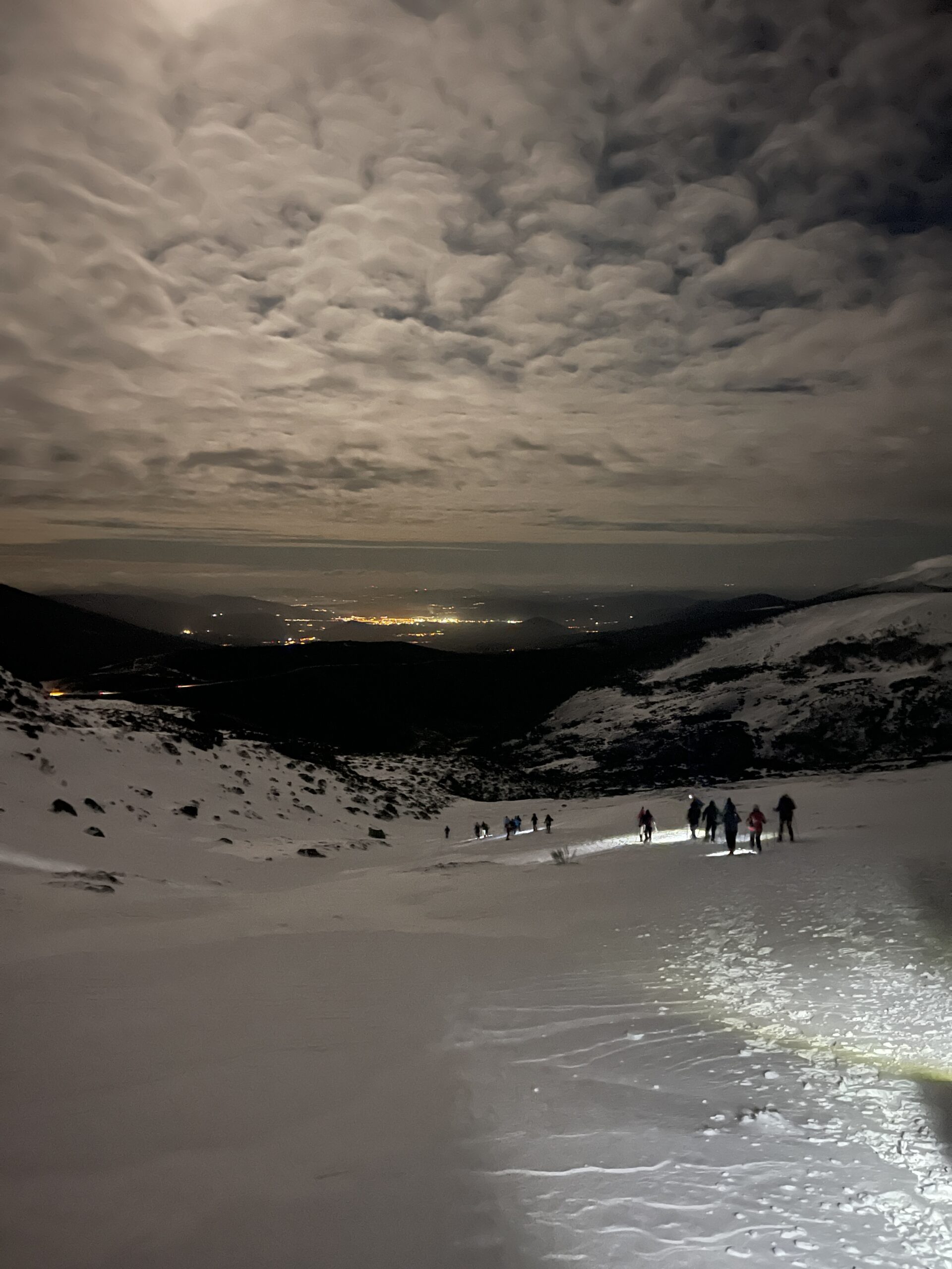 Raquetas de nieve con luna llena en Cantabria Alto Campoo
