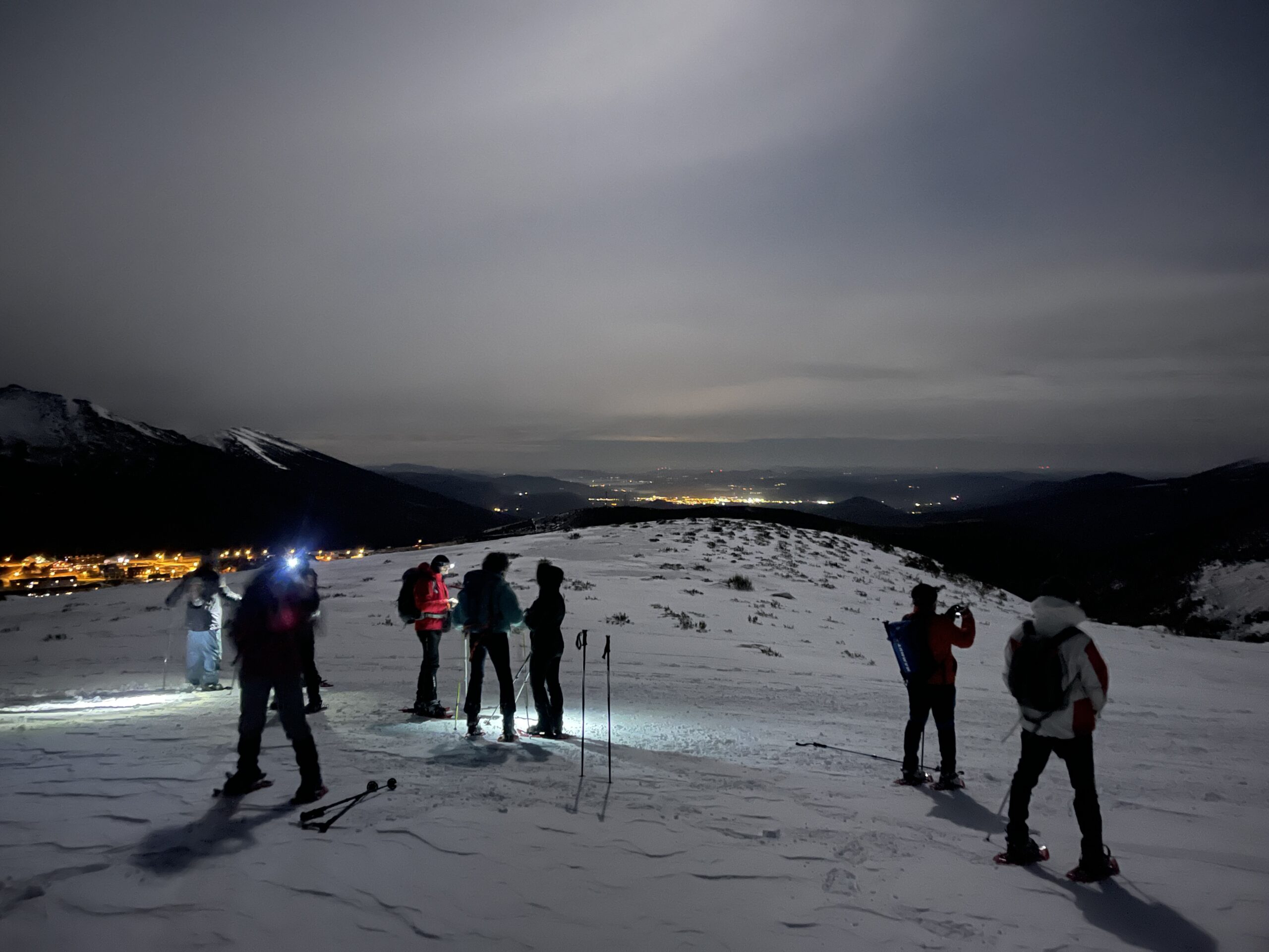 Raquetas de nieve con luna llena en Cantabria